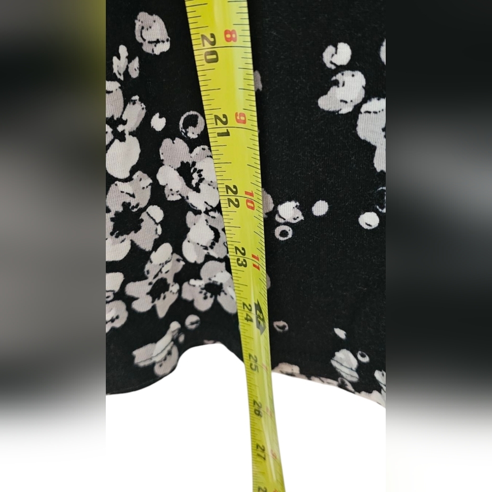 Elle - Sleeveless Lace Floral Black and White Pleated Strip Blouse Top​ - Picture 6 of 6